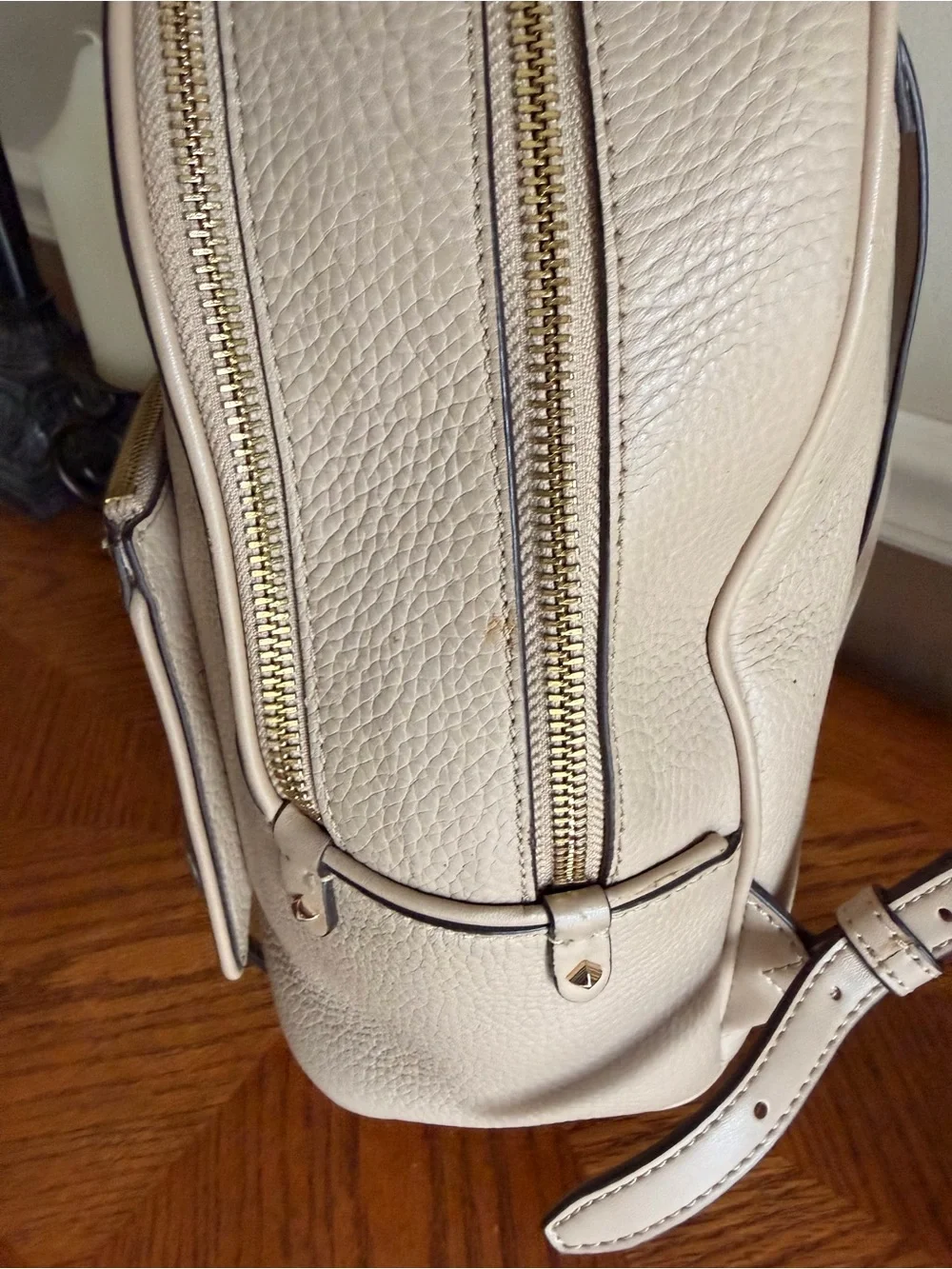Michael Kors compact pebbled